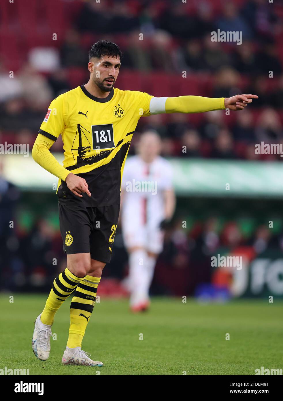 Emre Can von Borussia Dortmund FC Augsburg - Borussia Dortmund Fussball 1 . Bundesliga Saison 2023 / 2024 © diebilderwelt / Alamy Stock Stockfoto