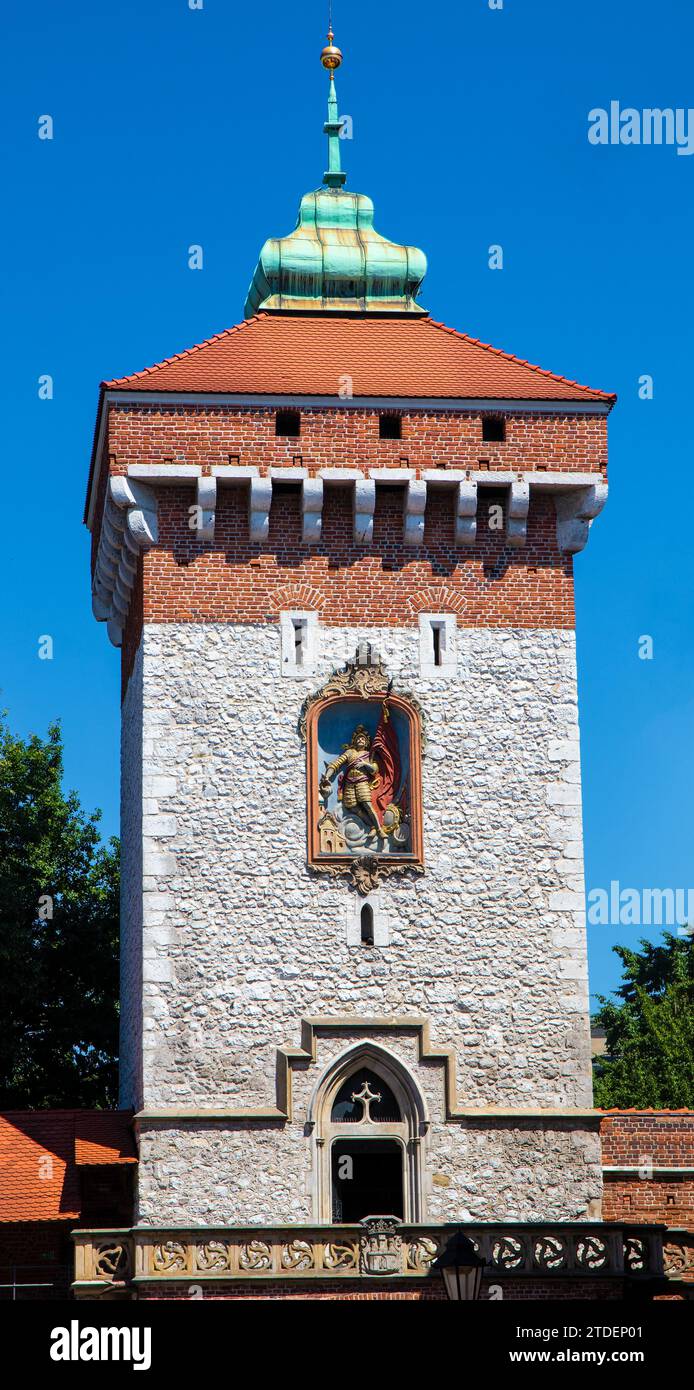 Der gotische Turm des Florian-Tores in der Stadtmauer der Krakauer Altstadt in Polen Stockfoto