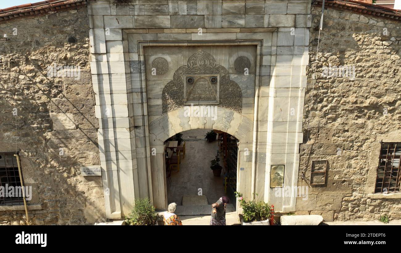 Pervane Madrasa wurde 1262 während der anatolischen Seldschuken-Zeit erbaut. Das Innenhof-Tor der Madrasa. Sinop, Türkei. Stockfoto