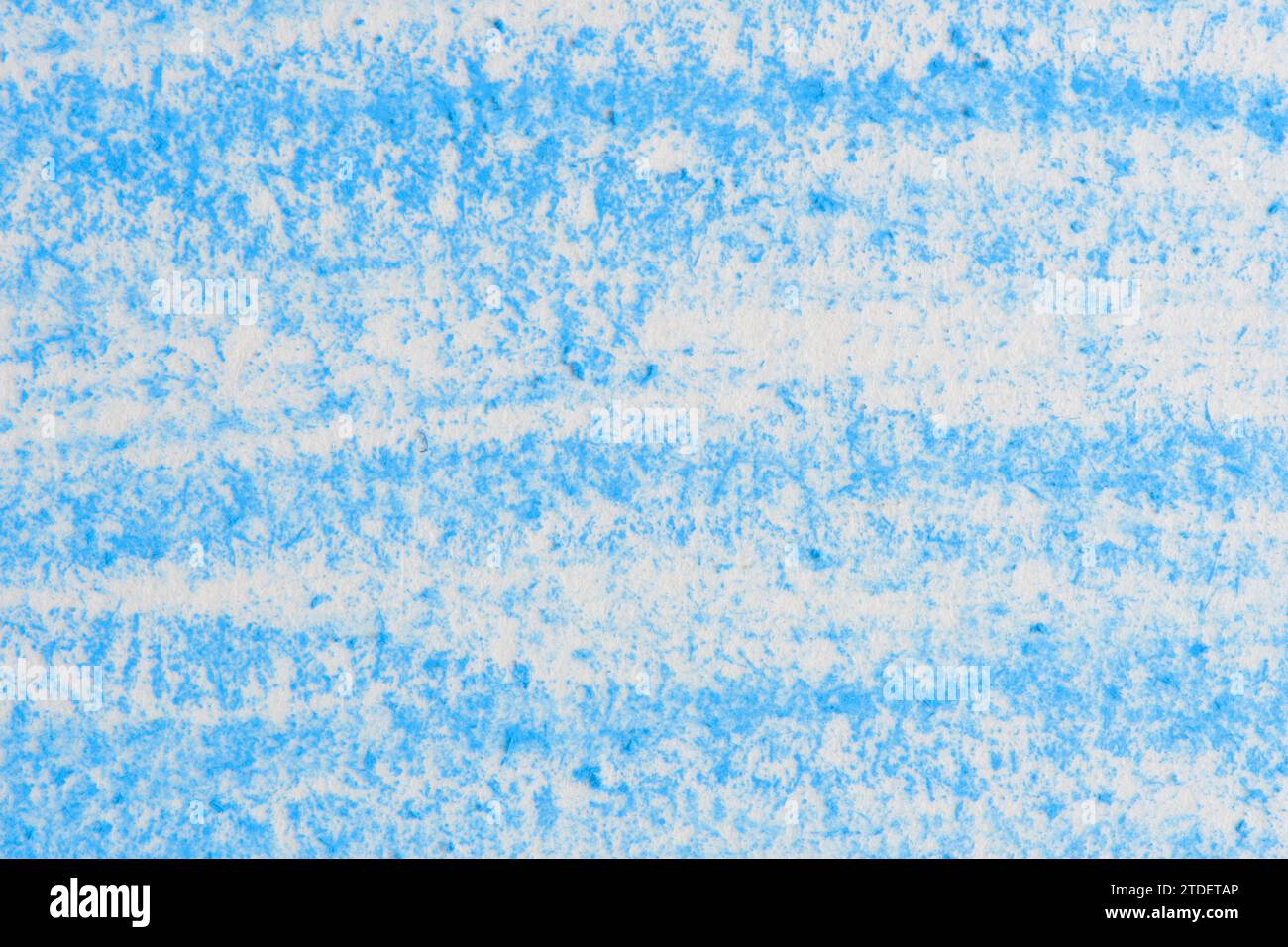 Hintergrund ist ein weißes Blatt, das mit blauem Bleistift überstrichen wurde Stockfoto