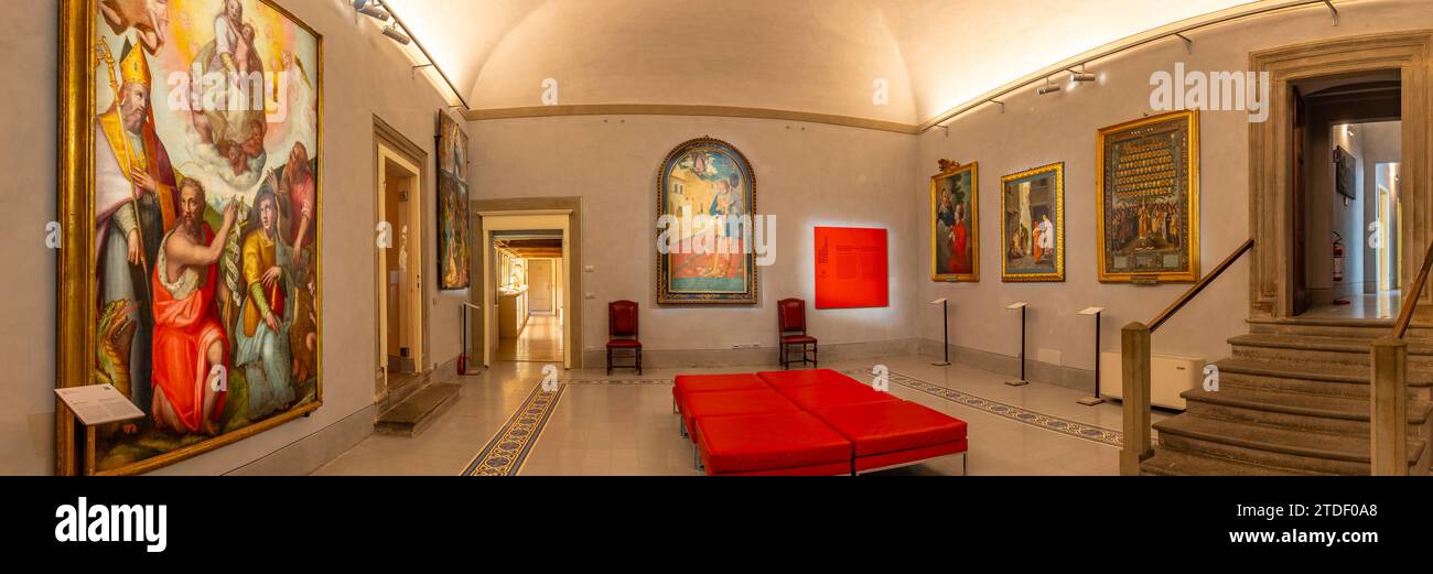 Blick auf die Einrichtung im Inneren des Palazzo della Fraternita dei Laici, Arezzo, Provinz Arezzo, Toskana, Italien, Europa Stockfoto