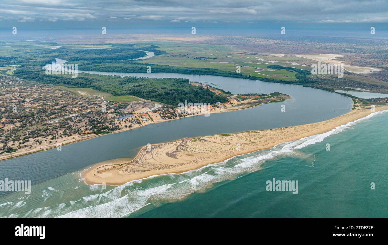 Luftlinie der Mündung des Flusses Cuanza, Angola, Afrika Stockfoto