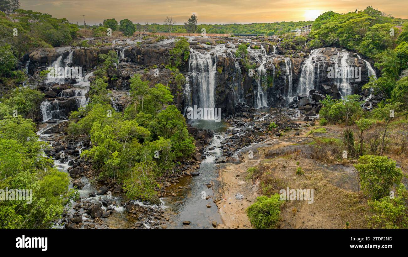 Aus der Vogelperspektive der Chiumbe-Wasserfälle, Lunda Sul, Angola, Afrika Stockfoto