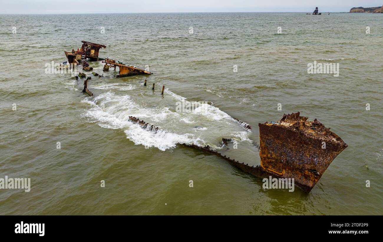 Schiffswrack-Strand, Bucht von Santiago, Luanda, Angola, Afrika Stockfoto