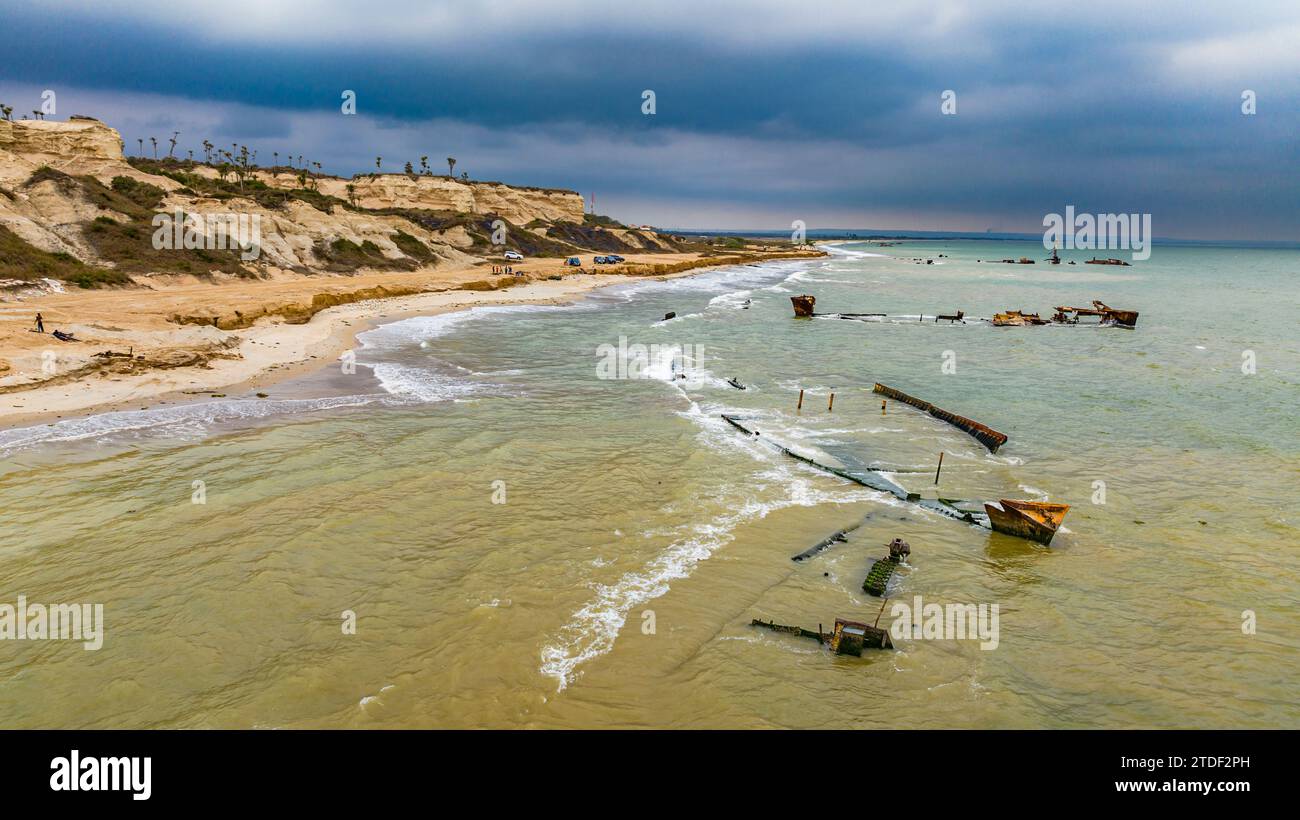Schiffswrack-Strand, Bucht von Santiago, Luanda, Angola, Afrika Stockfoto