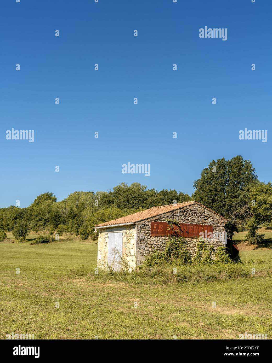 Alte Scheune in der französischen Landschaft der Provence, Provence, Frankreich, Europa Stockfoto