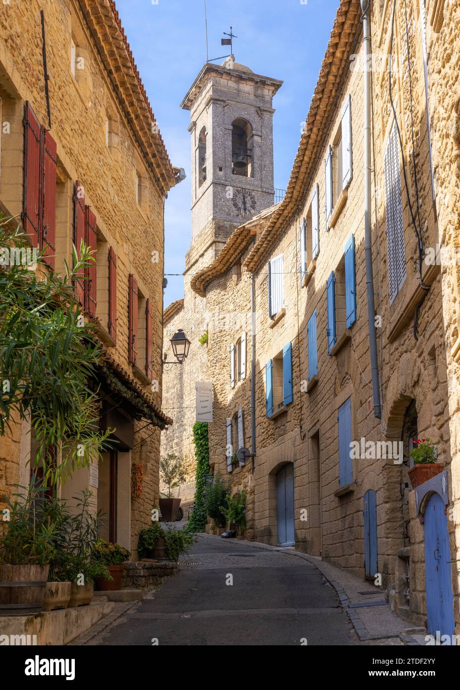 Straßenszene in der Stadt Chateauneuf-du-Pape, Vaucluse, Provence, Frankreich, Europa Stockfoto