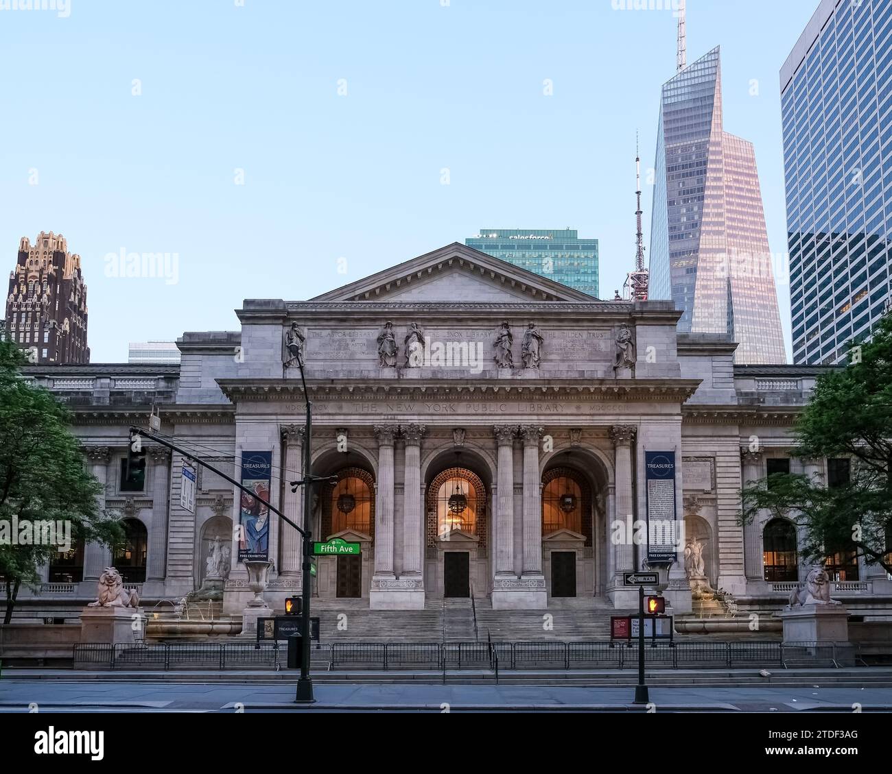 Architektonische Details der New York Public Library (NYPL), zweitgrößte in den USA und viertgrößte in der Welt, New York City Stockfoto