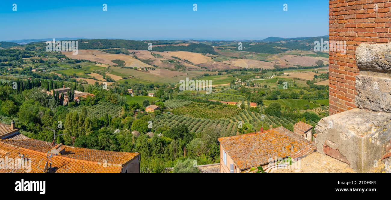 Blick auf die toskanische Landschaft und Dächer von Montepulciano, Montepulciano, Provinz Siena, Toskana, Italien, Europa Stockfoto