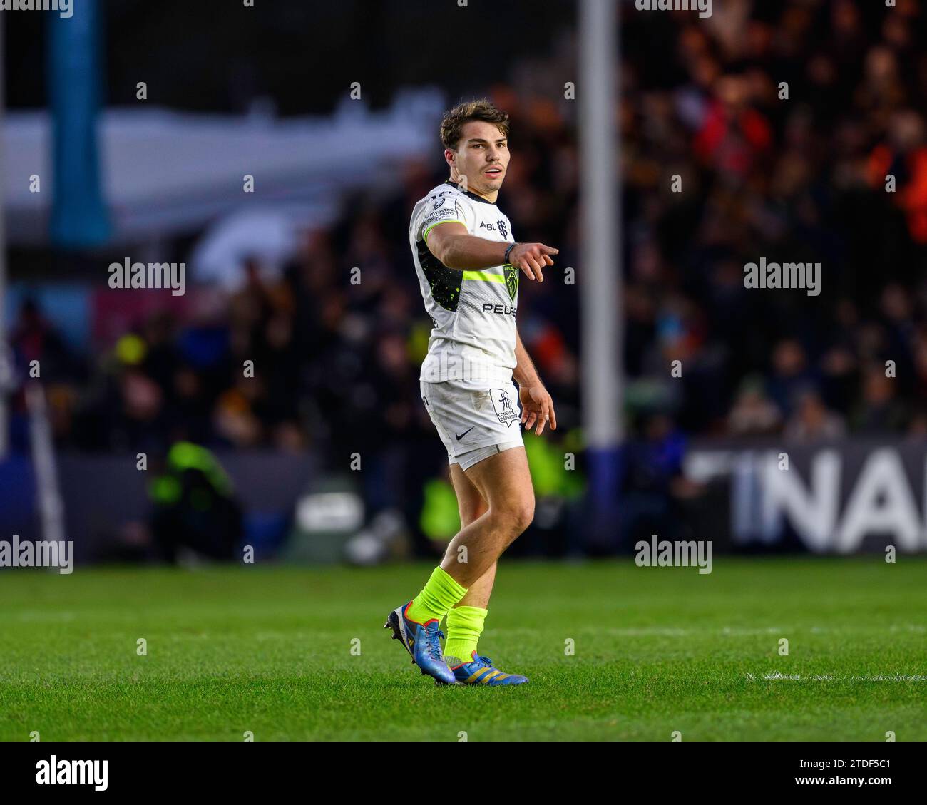 LONDON, VEREINIGTES KÖNIGREICH. Dezember 2023. Antoine Dupont von Stade Toulousian während Harlequins vs. Stade Toulousain - Investec Champions Cup im Stoop Stadium am Sonntag, 17. Dezember 2023. LONDON ENGLAND. Quelle: Taka G Wu/Alamy Live News Stockfoto