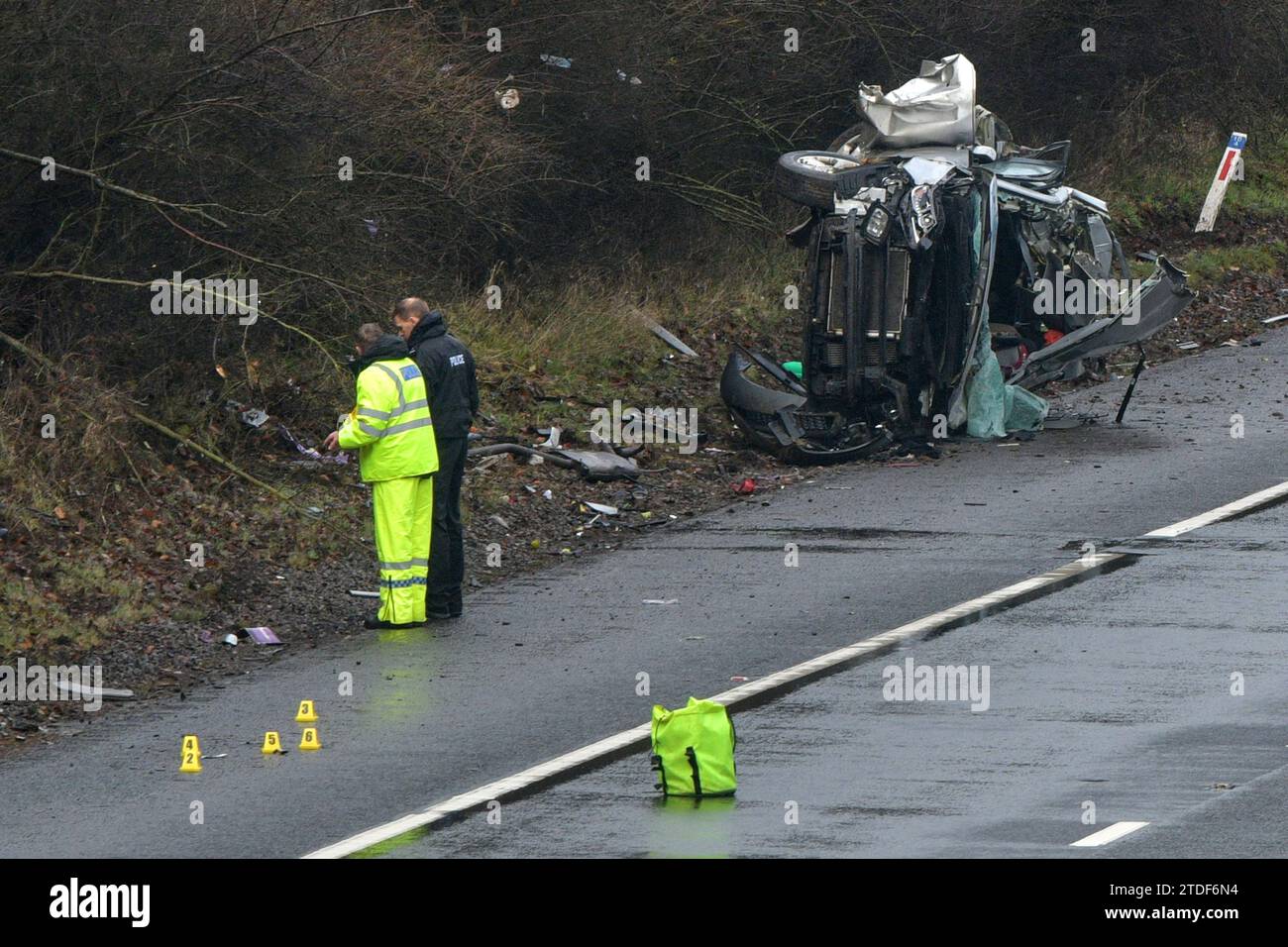 Edinburgh Schottland, Vereinigtes Königreich 18. Dezember 2023. Polizeivorfall auf der M8 in Richtung Westen, die Straße wurde nach einem Unfall von der Anschlussstelle 1 gesperrt. Credit sst/alamy Live News Stockfoto