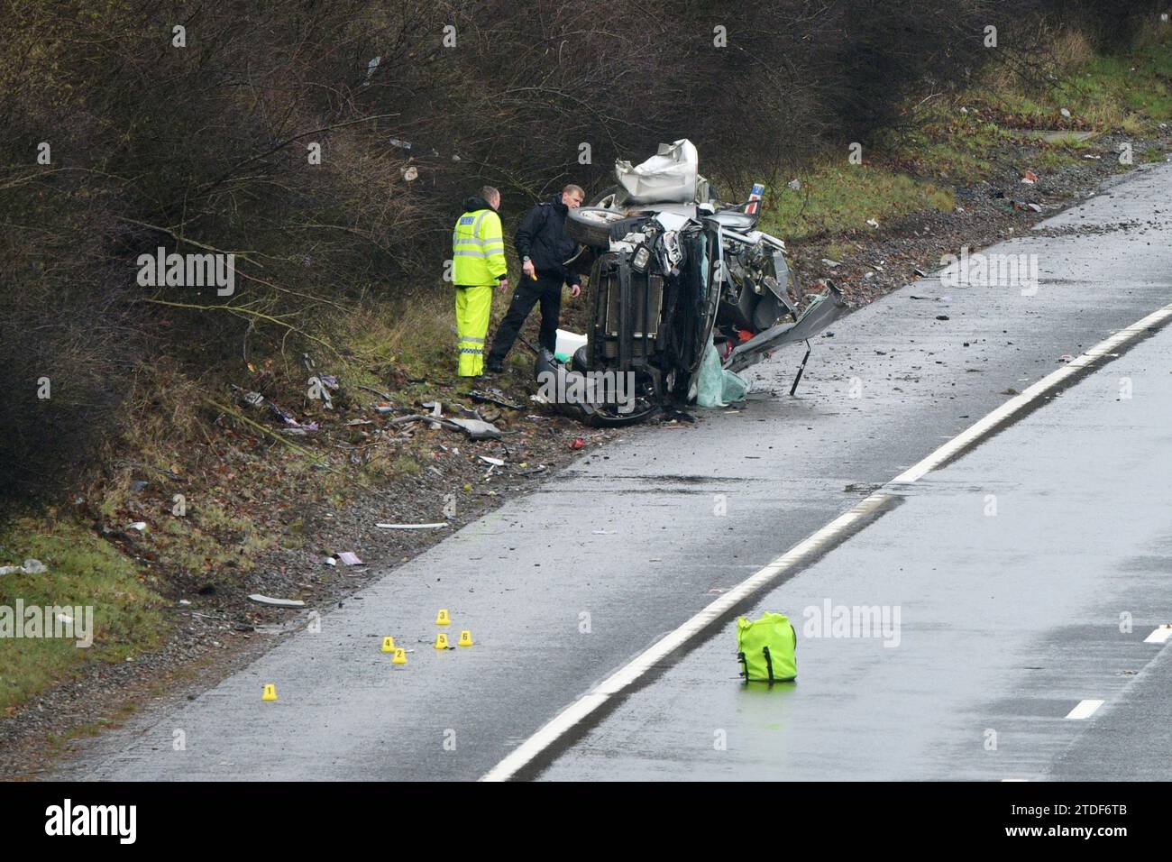 Edinburgh Schottland, Vereinigtes Königreich 18. Dezember 2023. Polizeivorfall auf der M8 in Richtung Westen, die Straße wurde nach einem Unfall von der Anschlussstelle 1 gesperrt. Credit sst/alamy Live News Stockfoto