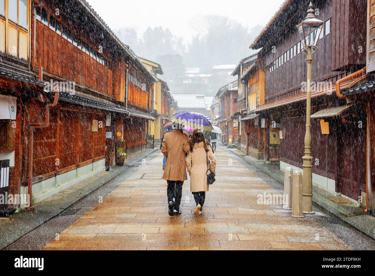 Kanazawa, Japan, im Winter im Bezirk Higashi Chaya. Stockfoto
