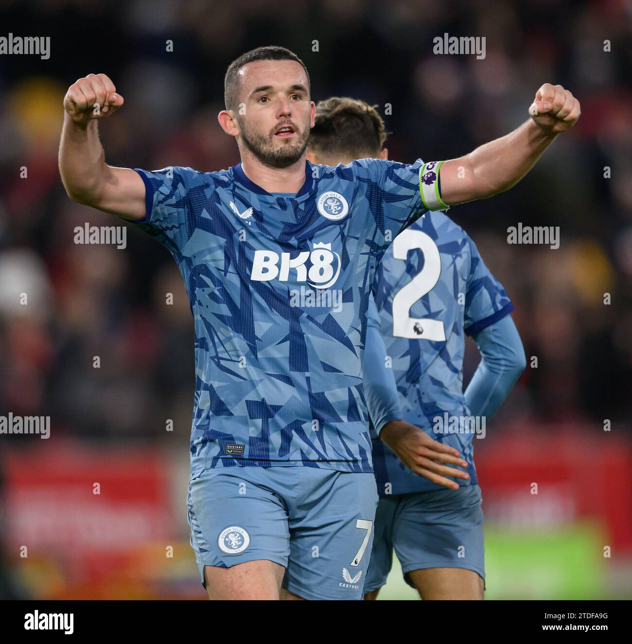 17. Dezember 2023 - Brentford gegen Aston Villa - Premier League - GTECH Stadium. John McGinn von Aston Villa feiert den Sieg beim letzten Pfiff. Bild : Mark Pain / Alamy Live News Stockfoto