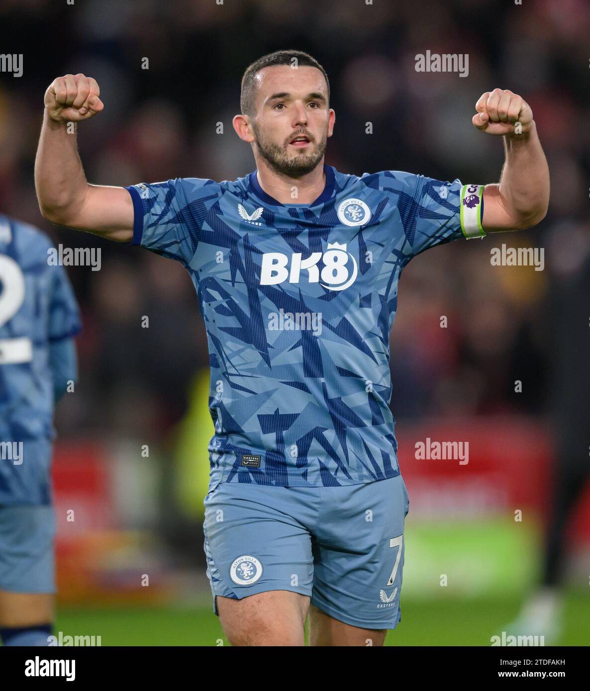 17. Dezember 2023 - Brentford gegen Aston Villa - Premier League - GTECH Stadium. John McGinn von Aston Villa feiert den Sieg beim letzten Pfiff. Bild : Mark Pain / Alamy Live News Stockfoto