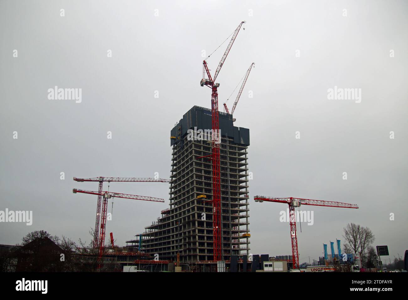Baustopp am Rohbau des Elbtower in Hamburg. Gesucht wird ein neuer Investor. *** Bauarbeiten an der Hülle des Elbturms in Hamburg gestoppt Ein neuer Investor wird gesucht Stockfoto