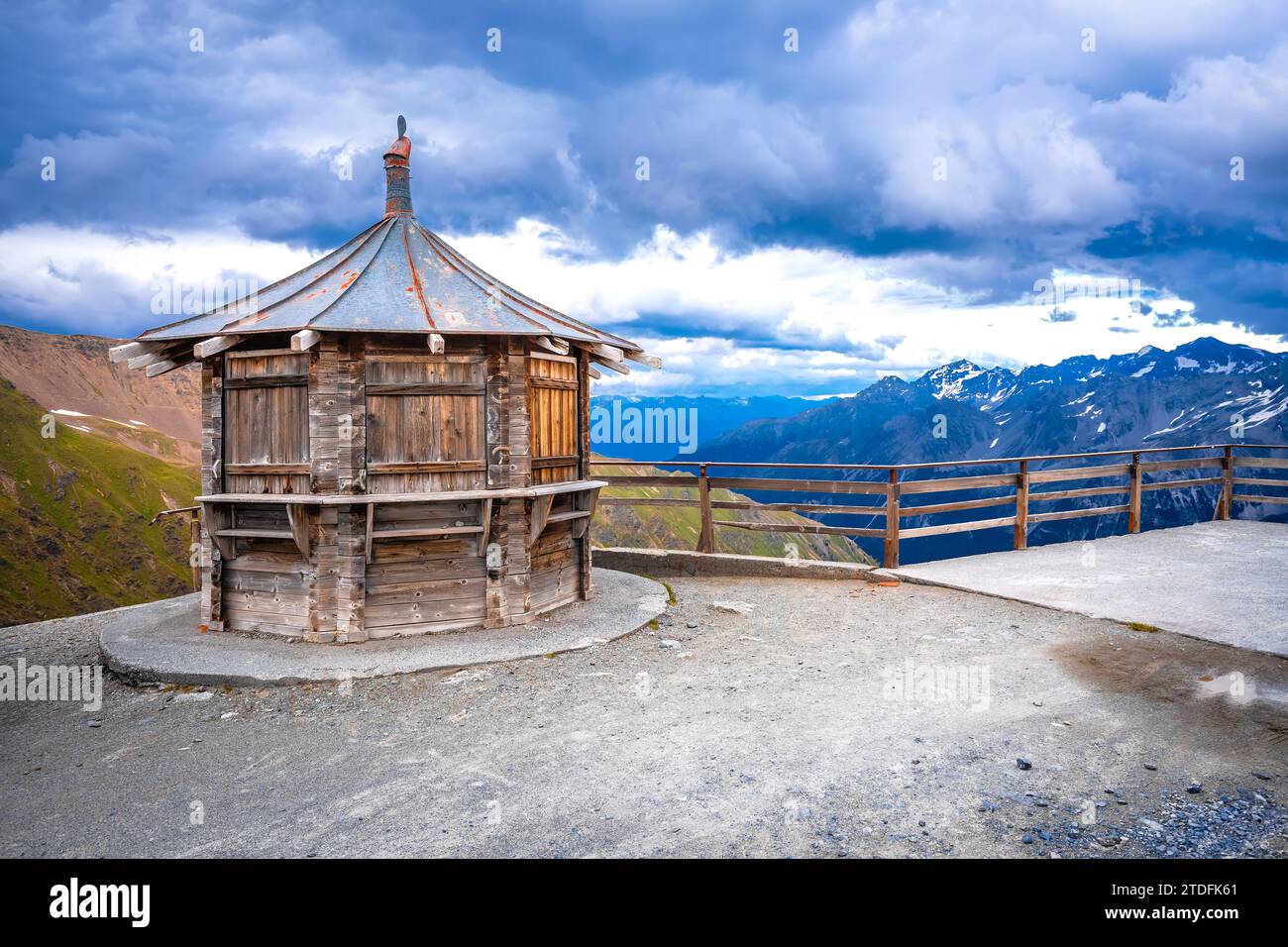 Stilfser Joch Bergpass oder Stilfser Joch landschaftlich schöner Sommer Schnee Bergblick, Grenze zwischen Italien und der Schweiz Stockfoto