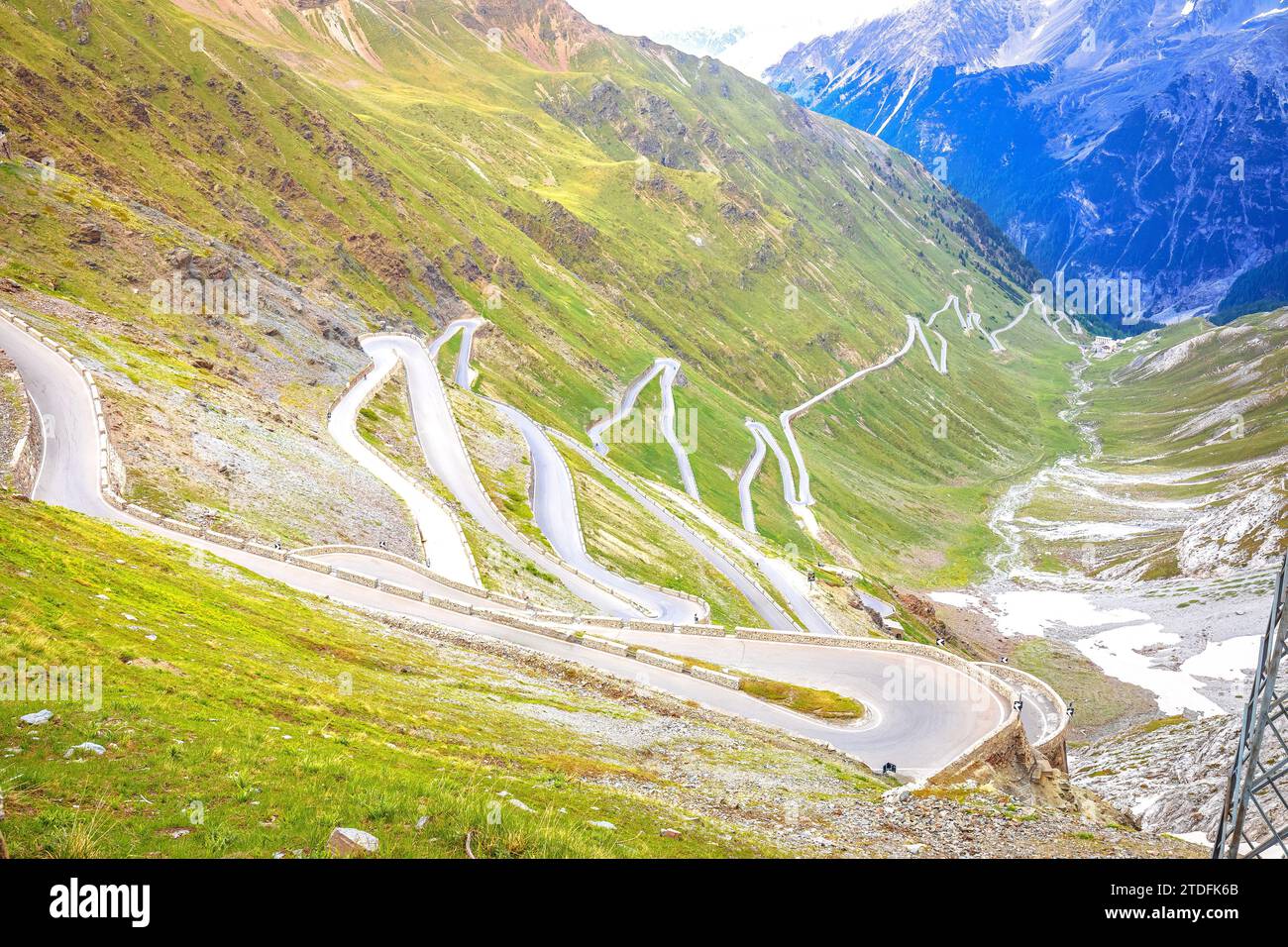 Stilfser Joch Bergpass oder Stilfser Joch Panoramastraße Serpentinen Blick, Grenze zwischen Italien und der Schweiz Stockfoto