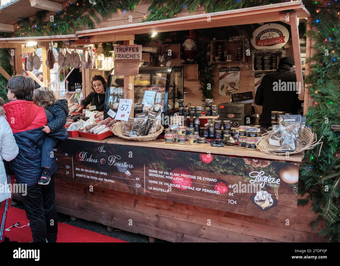 Sarlat-la-Canéda, Nouvelle-Aquitaine, Frankreich - 23. Dezember 2023 ...