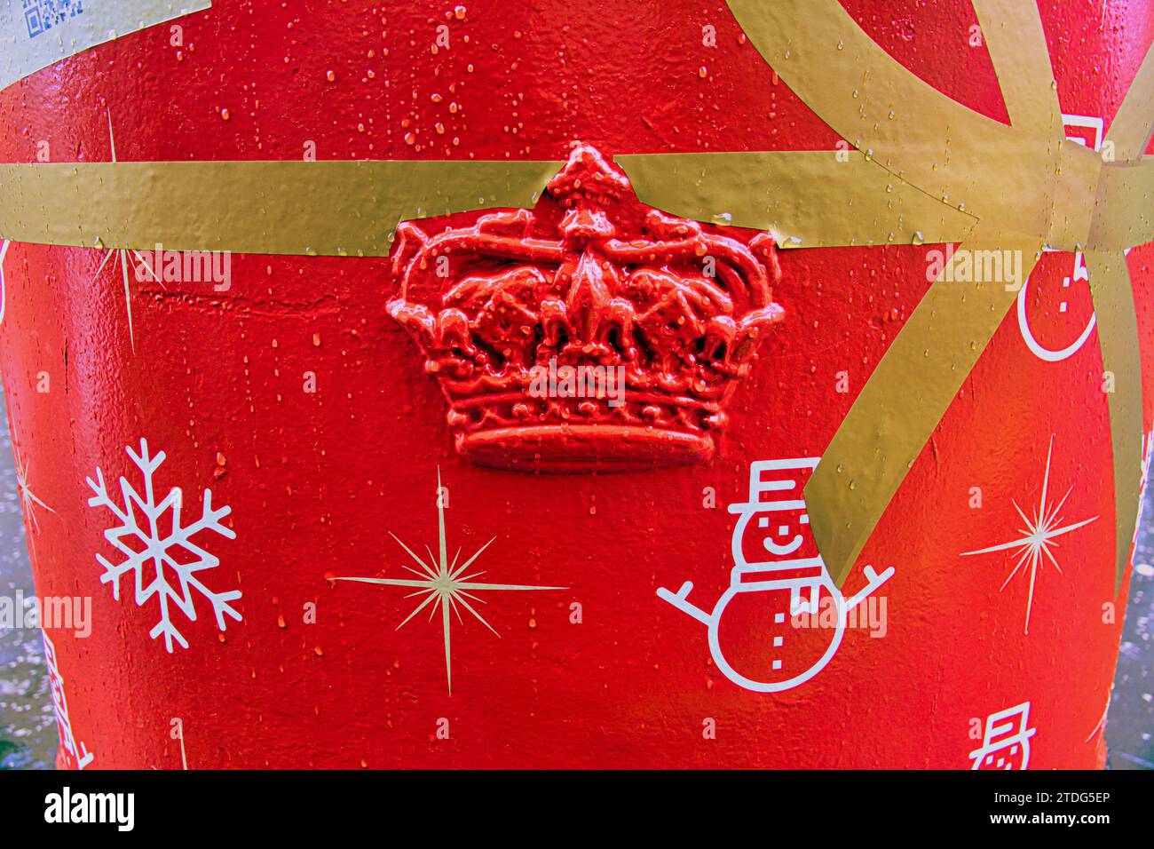 Glasgow, Schottland, Großbritannien.18. Dezember 2023.George Square hat eine singende Briefbox für Weihnachten passend degenannt Royal Mail sagte, dass die speziellen Briefkästen in der Oxford Street in London sowie in Swansea, Glasgow und Belfast untergebracht sein werden. Credit Gerard Ferry/Alamy Live News Stockfoto
