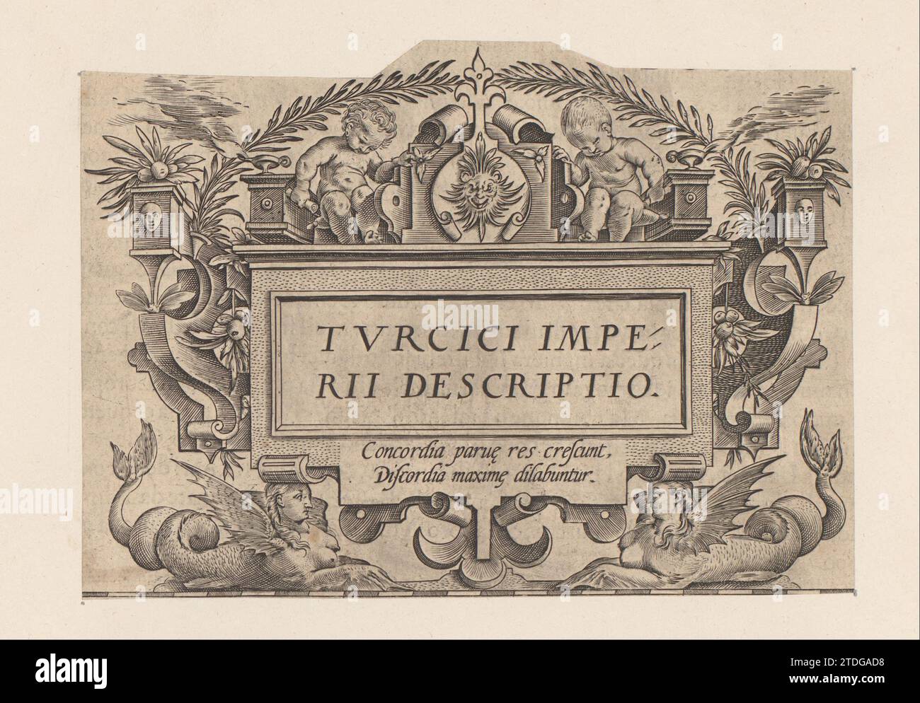 Cartouche mit fabelhaften Kreaturen mit Fischschwänzen, 1579 liegend rechteckige Kartusche mit einem Medaillon mit einer Maske oben, flankiert von zwei Putten mit einer Rolle, unter einem Bogen von Palmenzweigen. Die Kartusche wird von zwei fabelhaften weiblichen Figuren mit Fischschwänzen unterstützt. Die Cartouche ist ein Fragment einer Karte des türkischen Reiches. Der Ausdruck ist Teil eines Albums. Antwerpener Papierstich liegt rechteckige Kartusche mit einem Medaillon mit einer Maske oben, flankiert von zwei Putten mit einer Rolle, unter einem Bogen von Palmenzweigen. Die Kartusche wird von zwei fabelhaften weiblichen Figuren mit Fischschwänzen unterstützt. Das Cartouche i Stockfoto