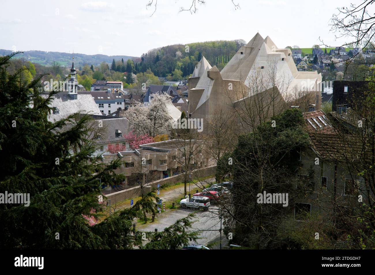 Der Mariendom in Velbert-Neviges im Frühling. Stockfoto