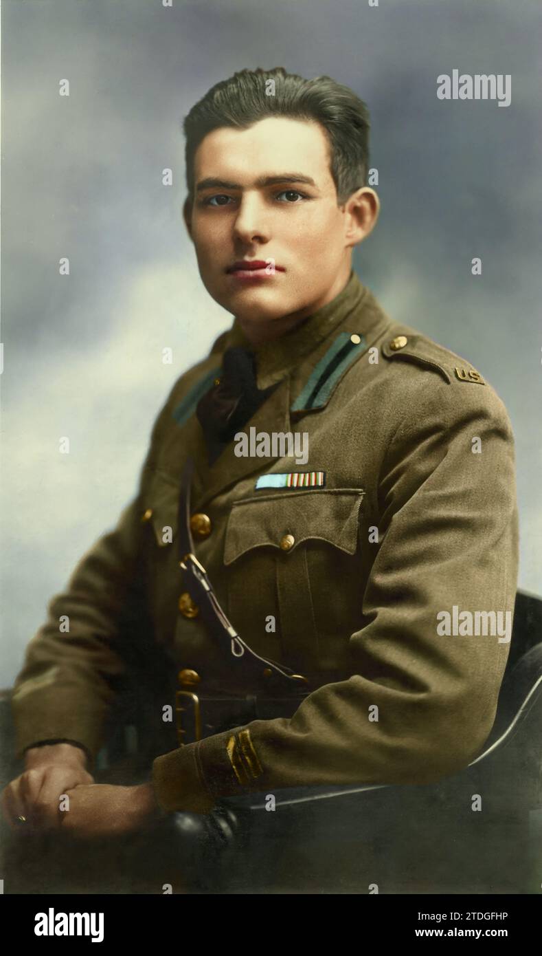 Porträt von Ernest Hemingway als Freiwilliger des amerikanischen Roten Kreuzes während des Ersten Weltkriegs in Mailand, Italien. Jahr 1918. Ermeni Studios, Mailand, Italien. Stockfoto