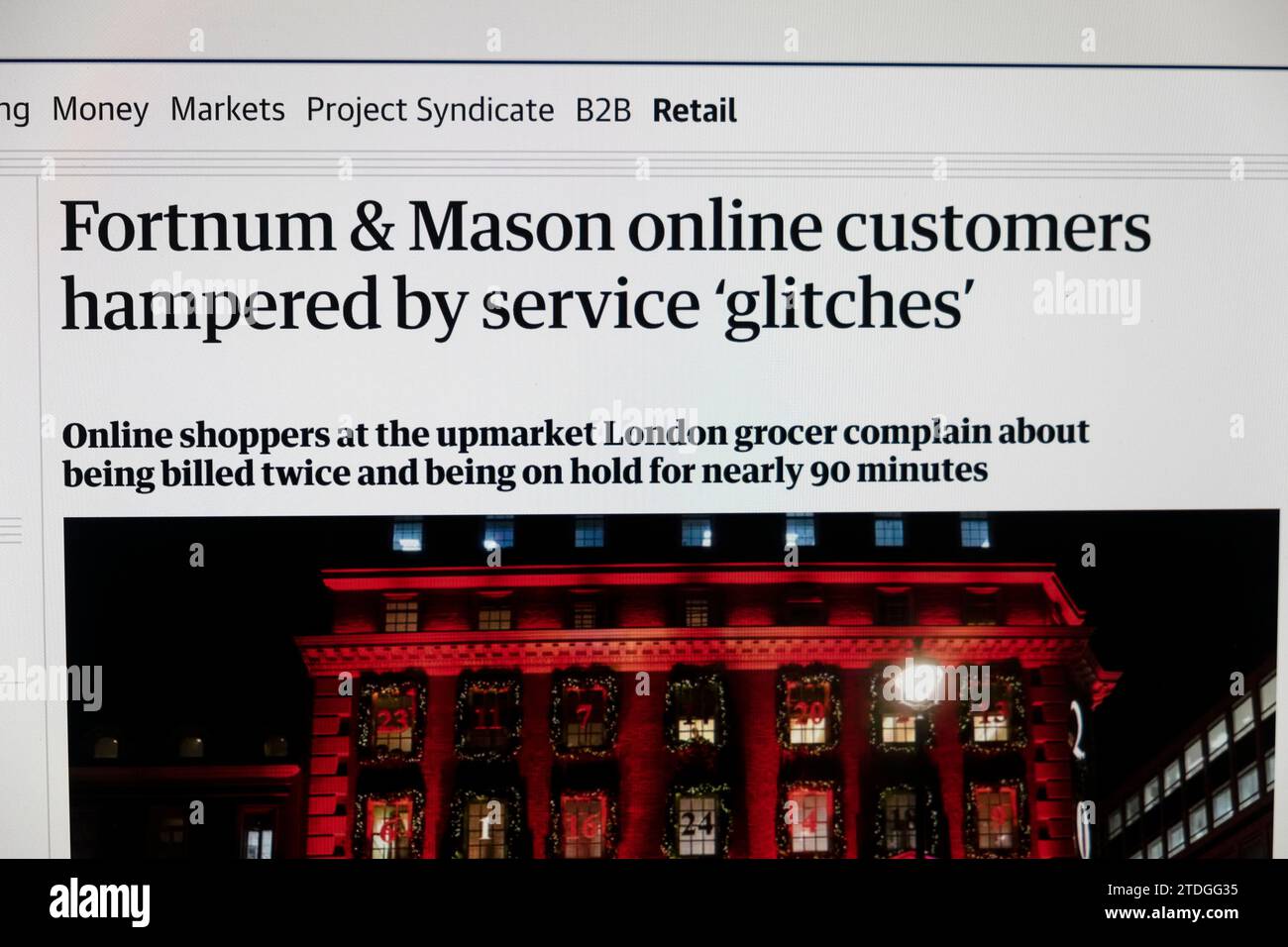 „Fortnum & Mason Online-Kunden, die durch Service-Probleme behindert werden“ weihnachtsartikel auf der Website der Guardian Zeitung Screenshot Money Retail UK Stockfoto „Fortnum & Mason Online-Kunden, die durch Service-Probleme behindert werden“ weihnachtsartikel auf der Website der Guardian Zeitung Screenshot Money Retail UK Stockfoto