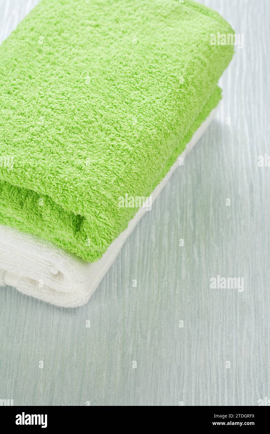 Weiße und grüne Handtücher Stockfoto