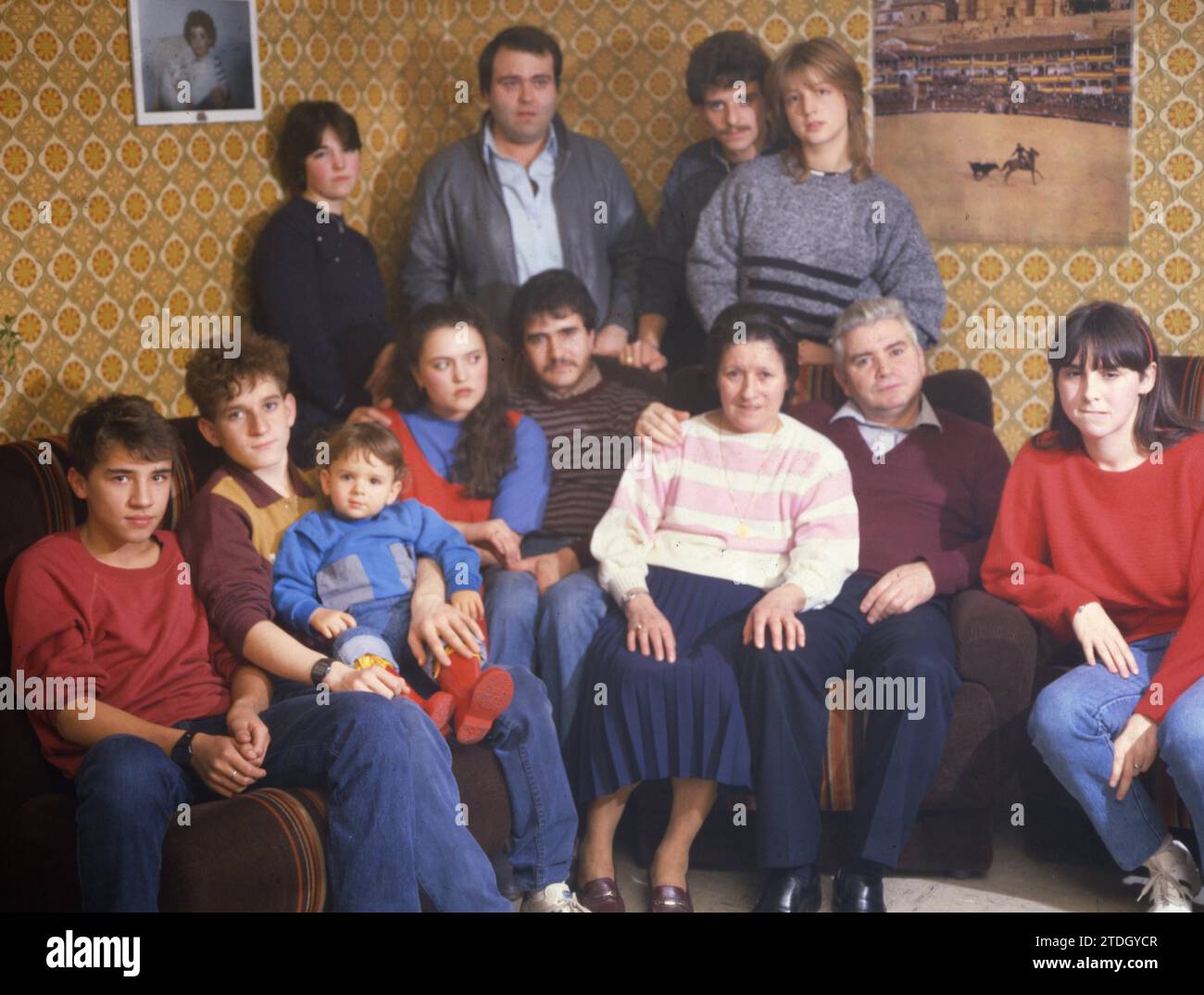 DEU, Deutschland: Die historischen Rutschen aus den 84-85 r Jahren Dortmund. Große spanische Familie. Migranten. CA. 1984 Stockfoto