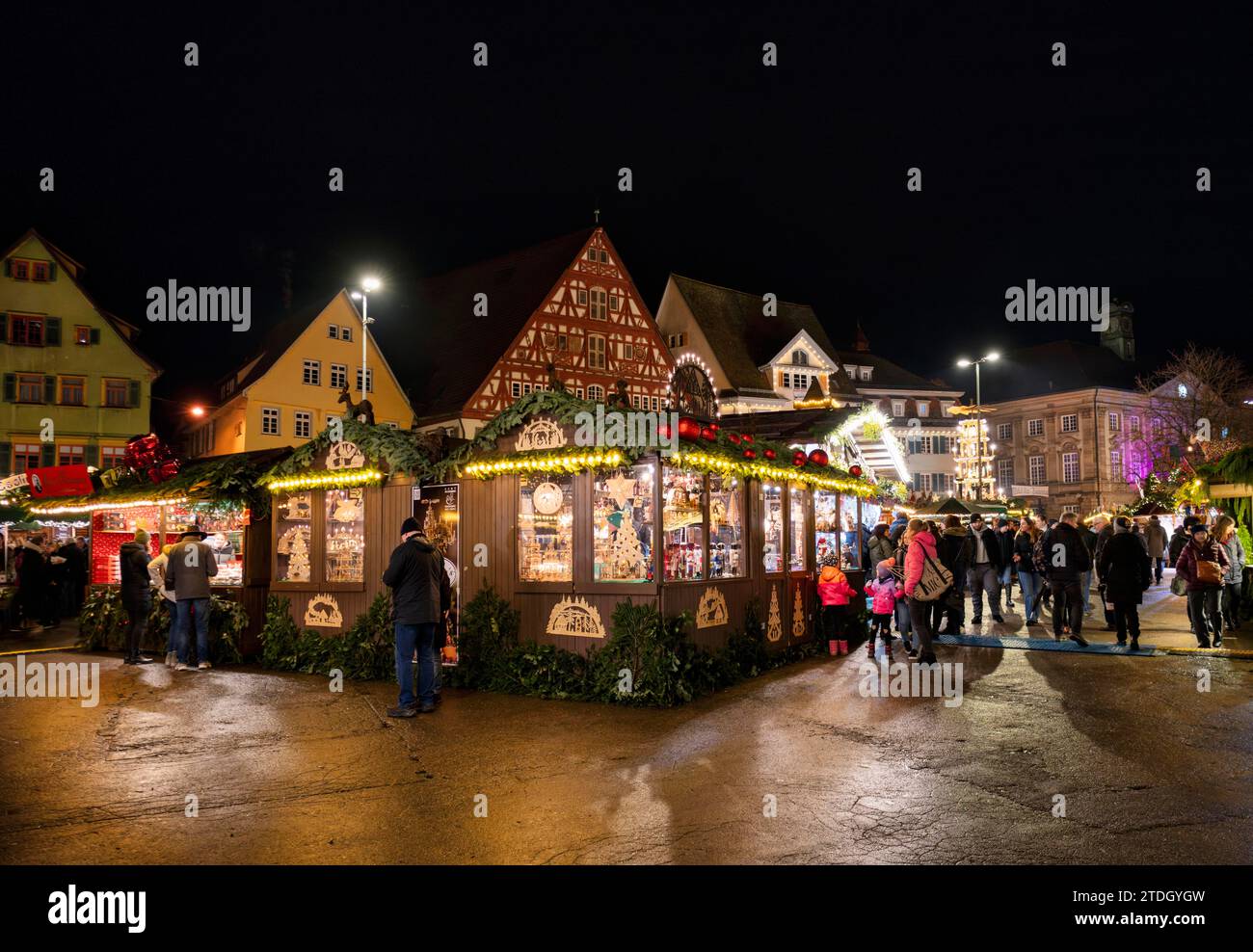 Nachtaufnahme, Weihnachtsmarkt, Altstadt, Esslingen am Neckar, Baden-Württemberg, Deutschland Stockfoto