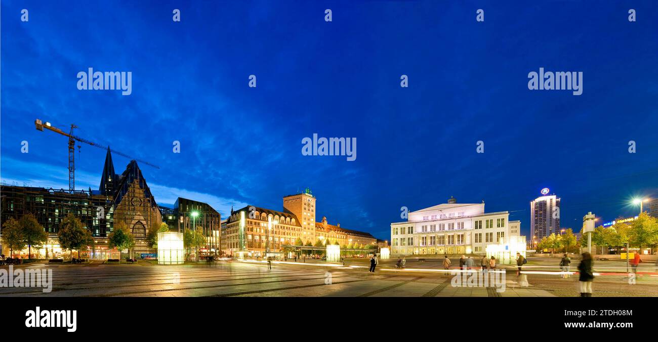 Der Augustusplatz befindet sich am Ende der Grimmaischen Straße in Leipzig. Sie ist ca. 40, 000 mÂ² groß und wird vom Opernhaus umgeben Stockfoto