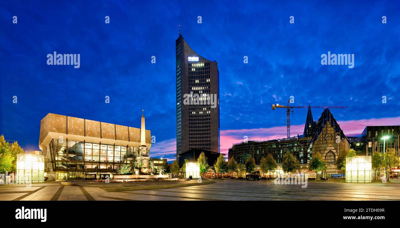 Der Augustusplatz befindet sich am Ende der Grimmaischen Straße in Leipzig. Sie ist ca. 40, 000 mÂ² groß und wird vom Opernhaus umgeben Stockfoto
