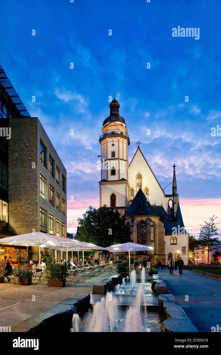 Die Thomaskirche in Leipzig ist eine der beiden Hauptkirchen der Stadt und weltweit bekannt als der Ort, an dem Johann Sebastian Bach und der Thomas zu finden sind Stockfoto