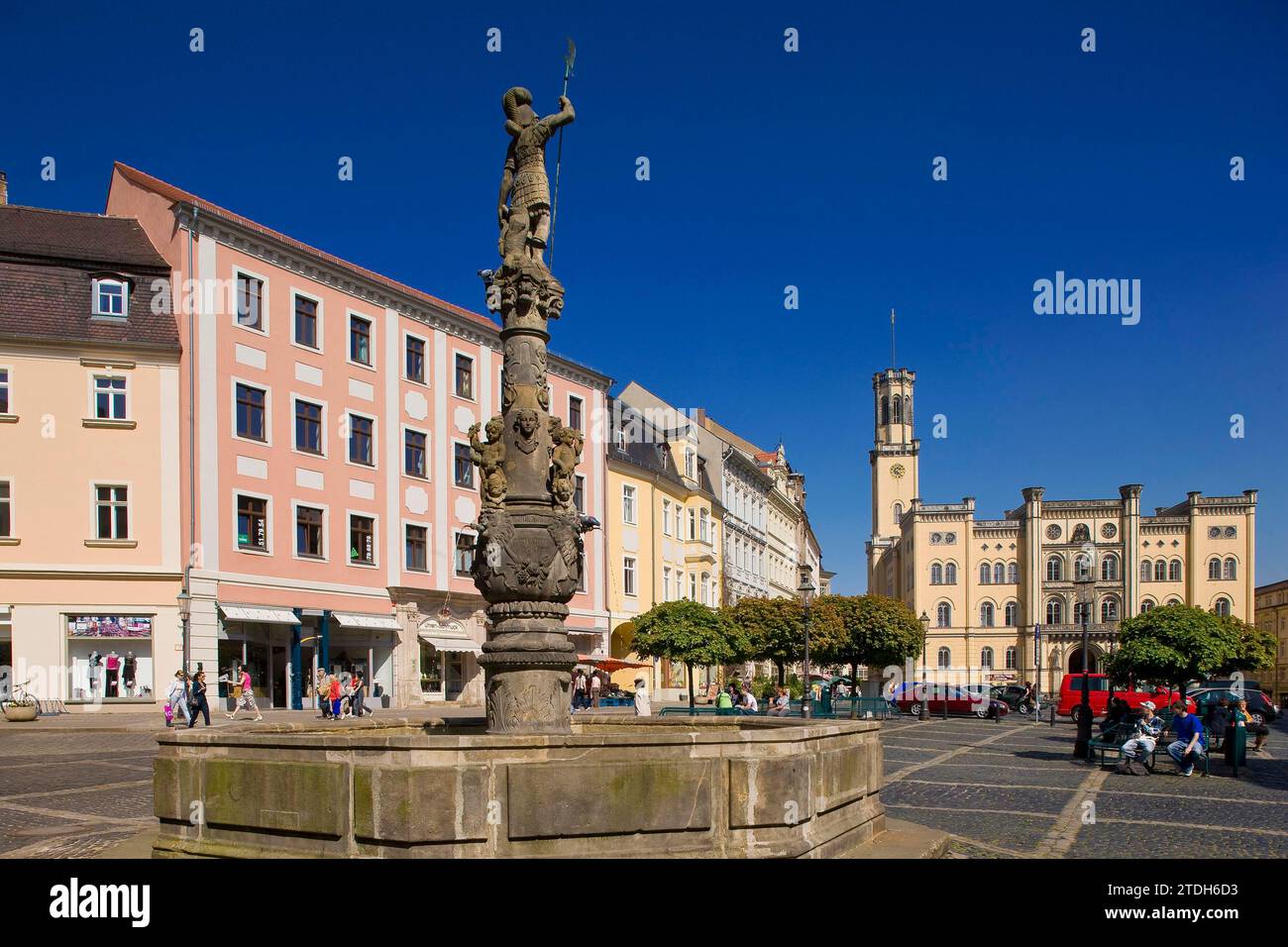 Rathaus mit Marsbrunnen national bedeutendes frühhistorisches Gebäude, erbaut zwischen 1840 und 1845 von Baumeister Carl August Schramm in Stockfoto