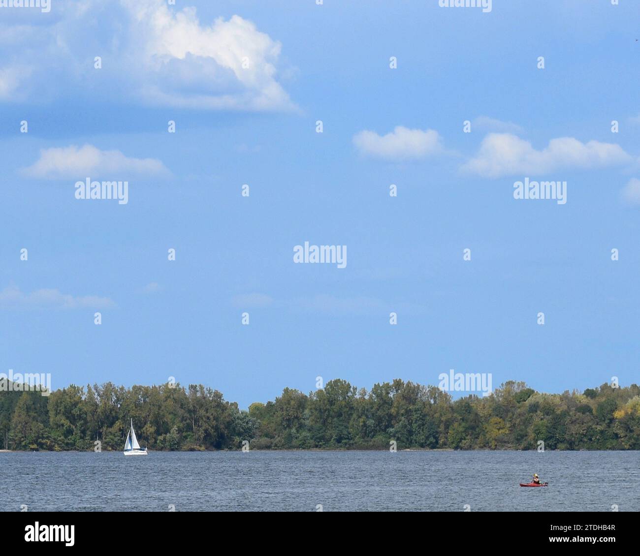 Bild eines öffentlichen Sees mit Bootstouren Stockfoto