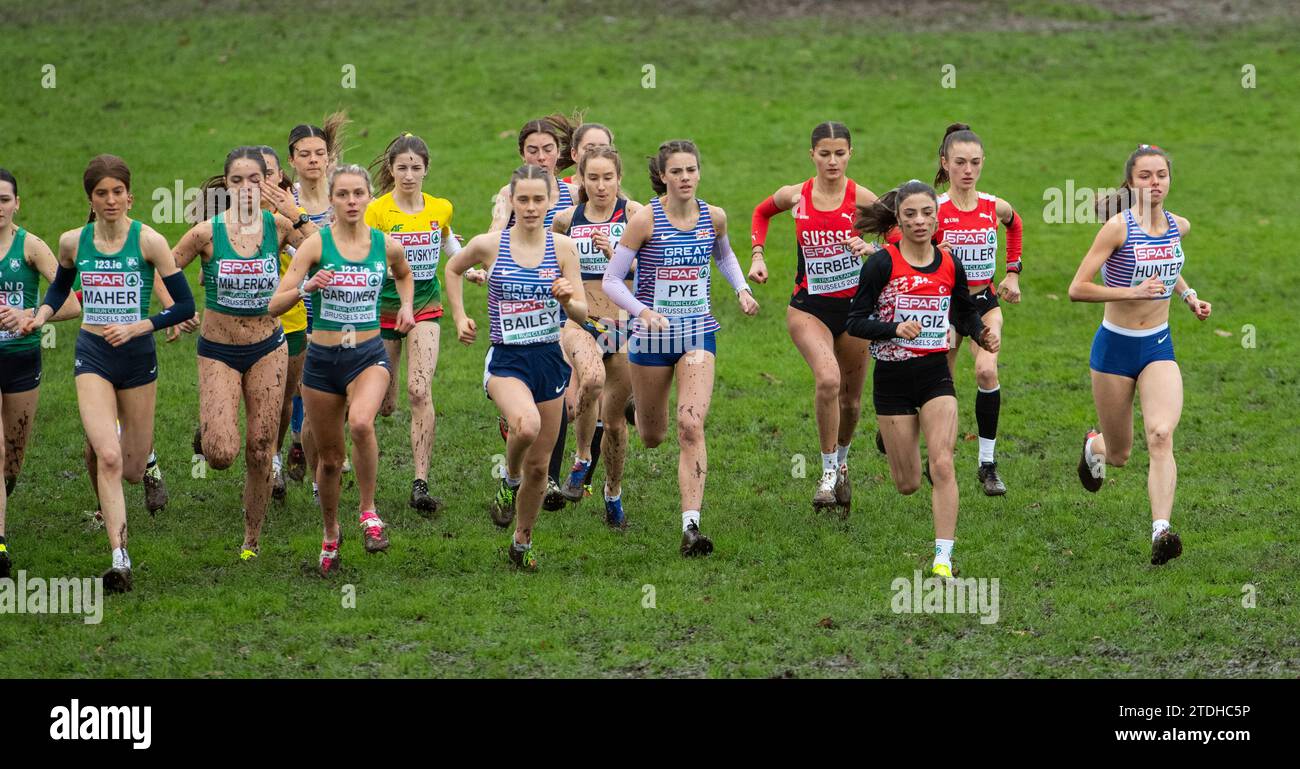 Jess Bailey aus Großbritannien und NI nahm an der U20-Weltmeisterschaft bei den SPAR-Cross-Country-Europameisterschaften im Laeken Park in Brüssel Teil Stockfoto