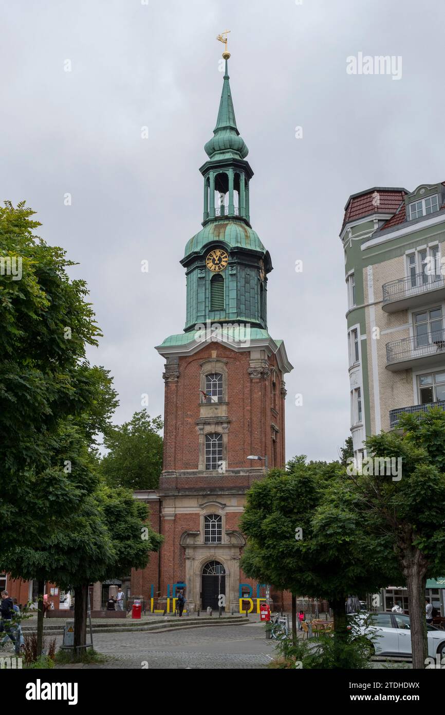 Die Trinity oder St. Die Georg-Kirche wurde im Juli 1943 durch Bomben zerstört, aber 1957 in Hamburg wieder aufgebaut. Stockfoto