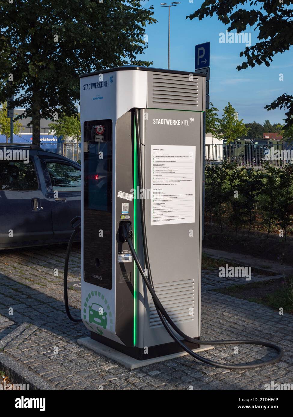 Eine Stromfahrer-Ladestation der Stadtwerke Kiel in Kiel. Stockfoto