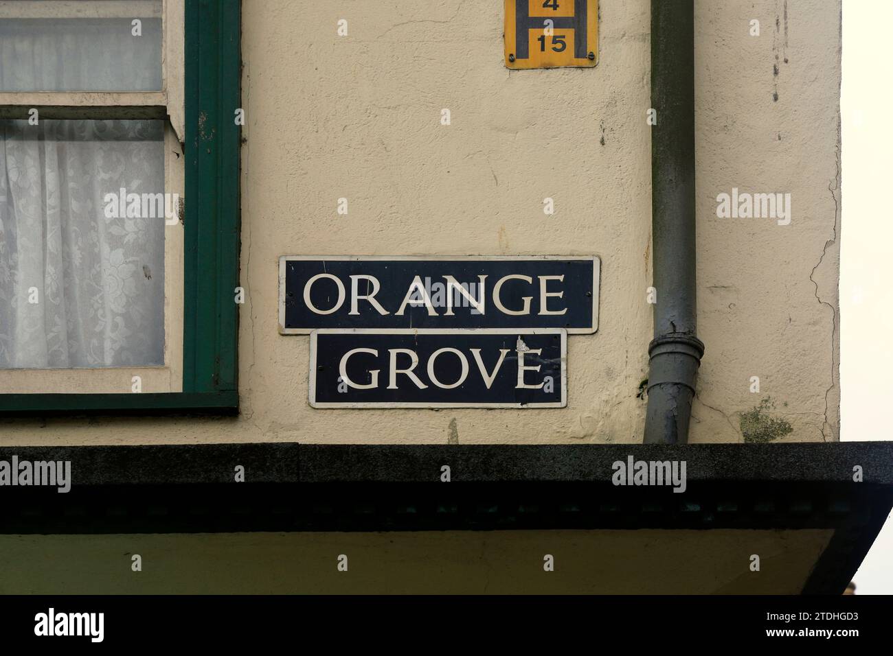 Straßenschild für Orange Grove an der Seite eines Gebäudes, Bath, Somerset, England. Dezember 2023 Stockfoto