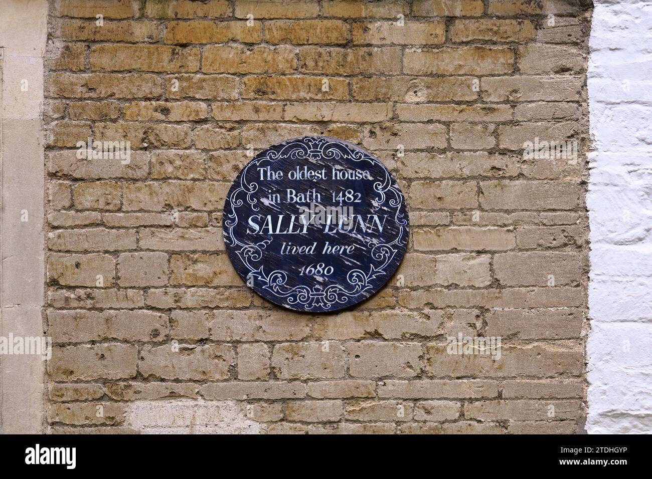 Wandtafel vor dem Sally Lunn's Eating House, Bath soll ältestes Haus in Bath 1482 sein. Dezember 2023 Stockfoto