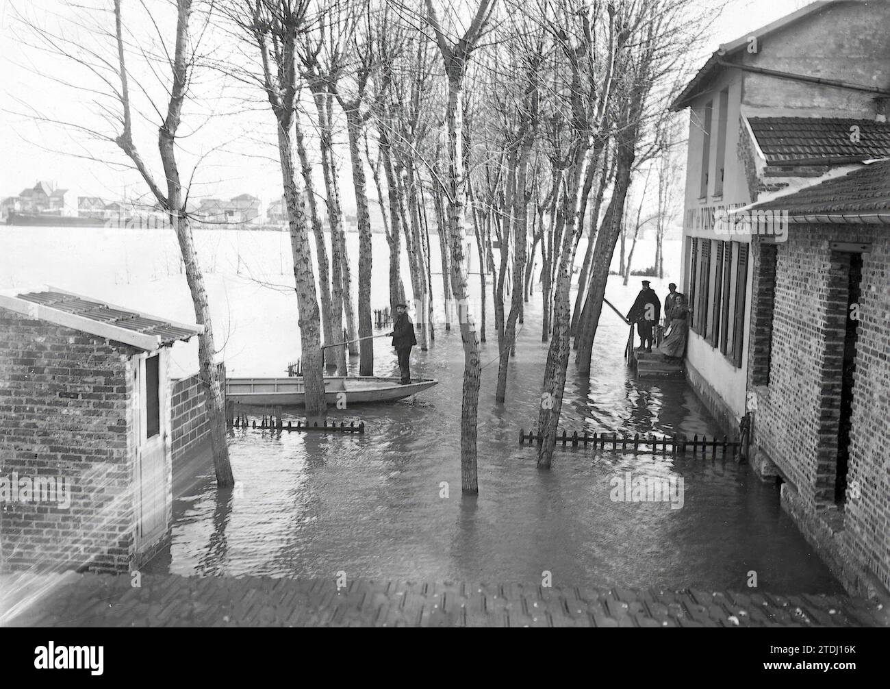 11/15/1910. Versorgung der überfluteten Gebiete von Port A L'Anglais. Quelle: Album / Archivo ABC / M. Rol Stockfoto