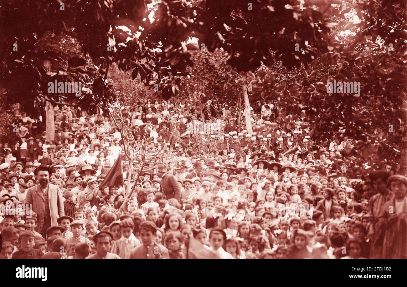 09/26/1910. Kinderfest in Logroño. Schulführung in La Fombera, ehemaliger Besitz von General Espartero - Foto von San Salvador - ungefähres Datum. Quelle: Album / Archivo ABC / San Salvador Stockfoto