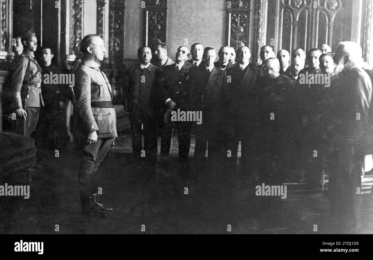 Burgos, 1. Oktober 1936, General Francisco Franco im Akt der Übertragung von Befugnissen. Quelle: Album/Archivo ABC Stockfoto