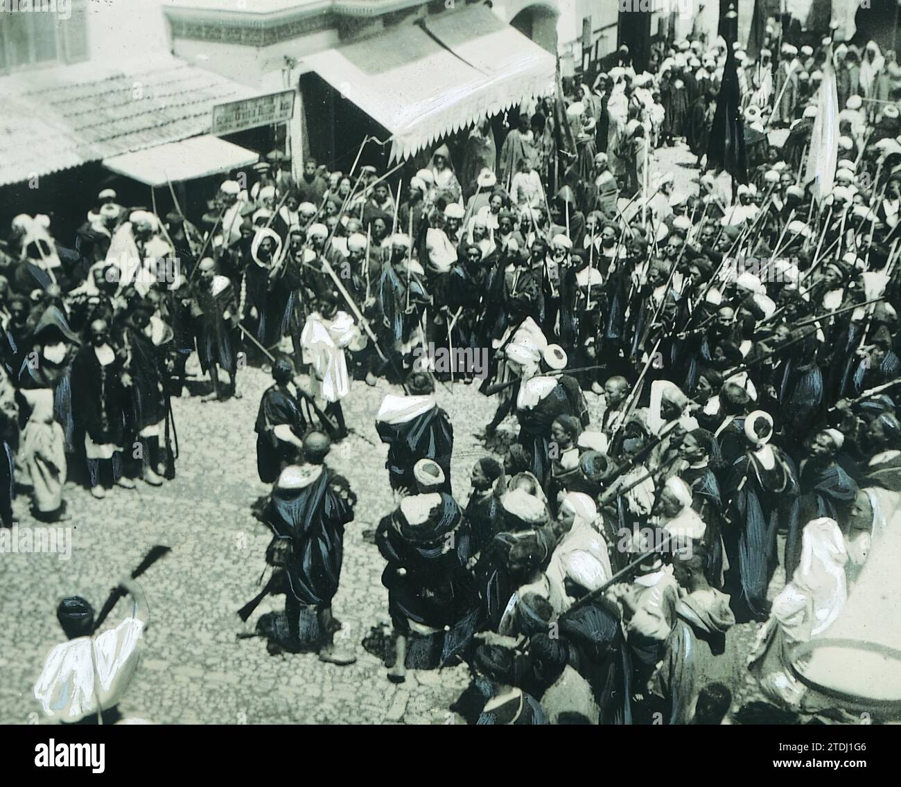 10/31/1906. Marokko - Raisuli-Soldaten ziehen durch die Straßen von Tanger - Foto Branger. Quelle: Album / Archivo ABC / M. Branger Stockfoto