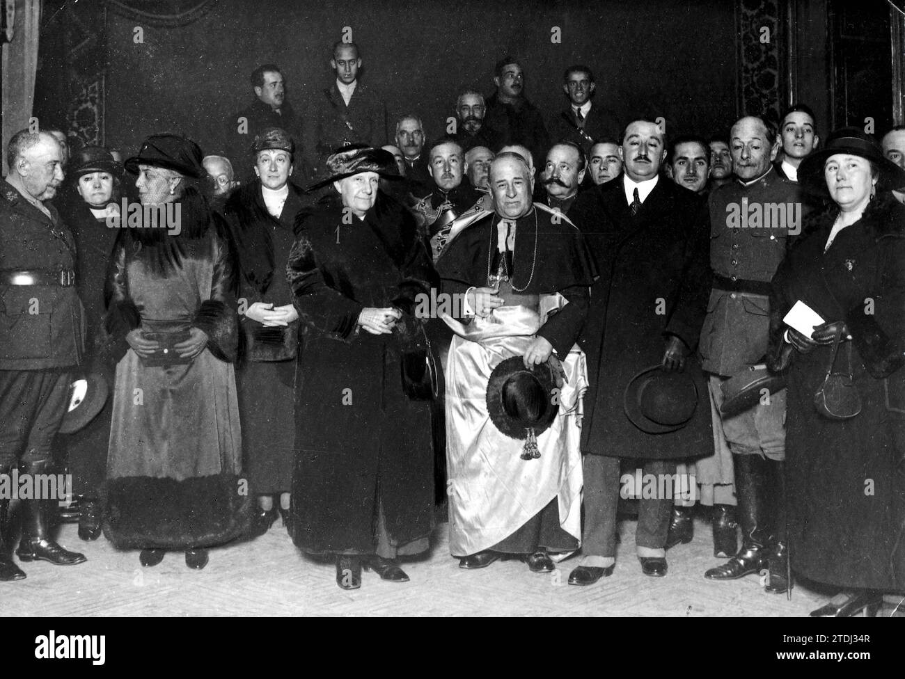11/18/1923. Madrid. Einweihung des spanischen Zentrums. HRH Infantin Doña Paz (1) und die Herzogin von Talavera (2) während ihres Besuchs im neuen Erholungszentrum für Soldaten und Armeeklassen. Quelle: Album / Archivo ABC / José Zegri Stockfoto
