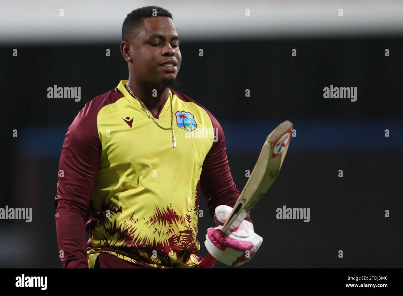 Shimron Hetmyer of West Indies während des 1. CG United T20 internationalen Spiels zwischen West Indies und England im Kensington Oval, Bridgetown am Dienstag, den 12. Dezember 2023. (Foto: Mark Fletcher | MI News) Stockfoto