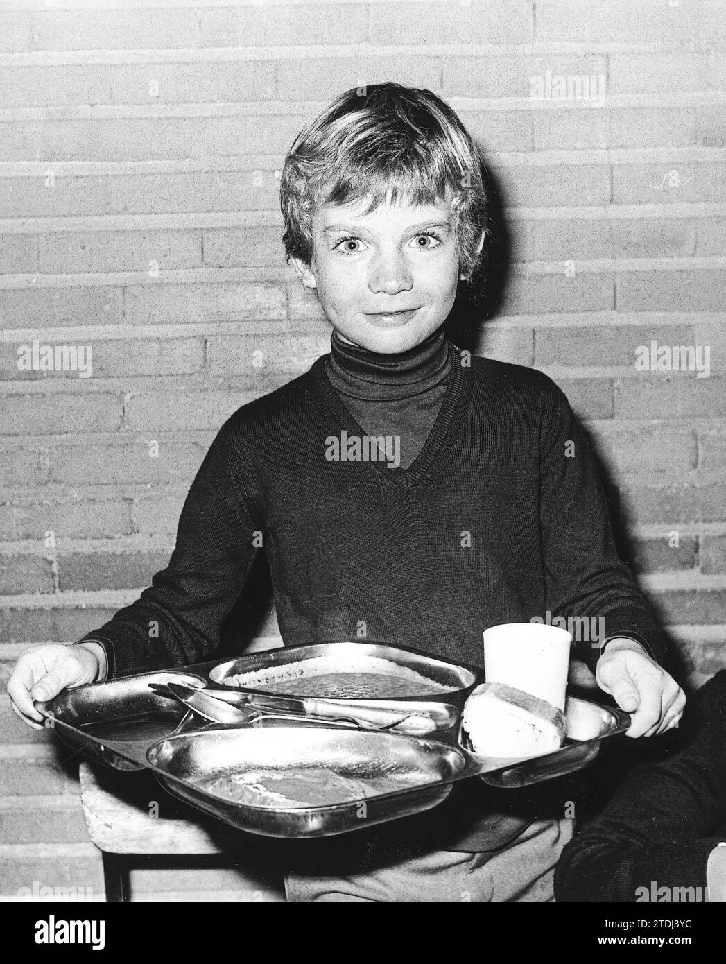 Madrid, 24.01.1977. Don Felipe im Speisesaal der Schule Santa María de los Rosales in Aravaca, wo er Vorschule, EGB und BUP studierte. Quelle: Album / Archivo ABC / Ángel Carchenilla Stockfoto