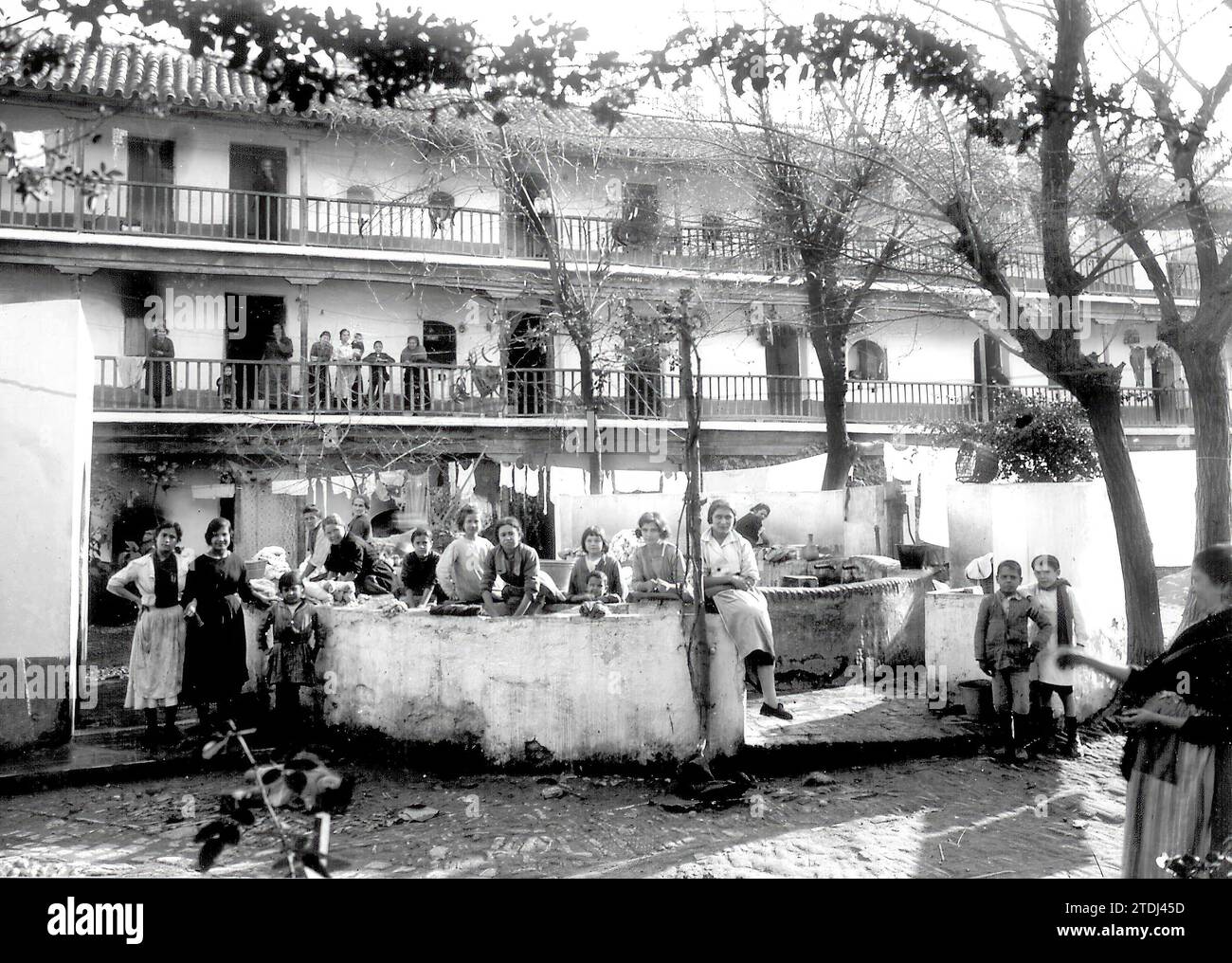 Kommunales Zeitungsarchiv. Serrano Photographic Archive. Am Fuße der Page befindet sich der Corral del Conde, der sich um 1924 in der Santiago Street befindet. Quelle: Album / Archivo ABC / Serrano Stockfoto