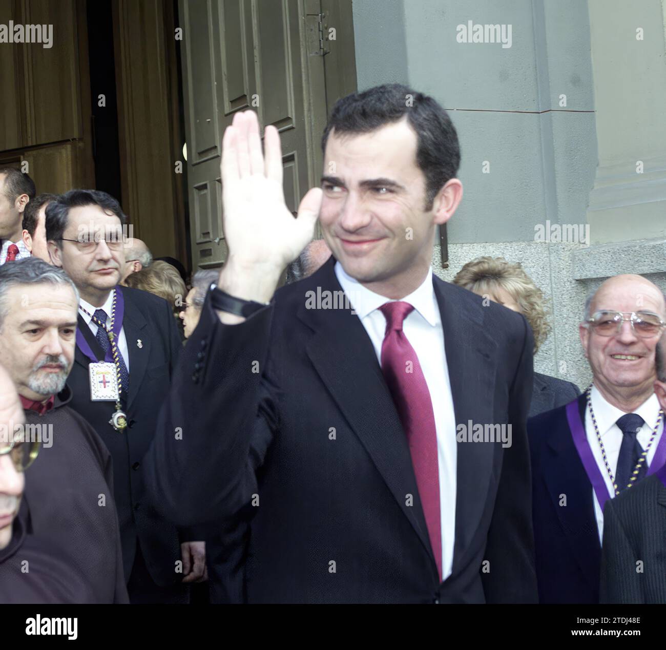 Madrid, 03.07.2003. Seine Hoheit Fürst Felipe von Borbón, in der traditionellen Fußküsse in der Basilika Nuestro Padre Jesús de Medinaceli. Foto: Javier Prieto ARCHDC. Quelle: Album / Archivo ABC / Javier Prieto Stockfoto